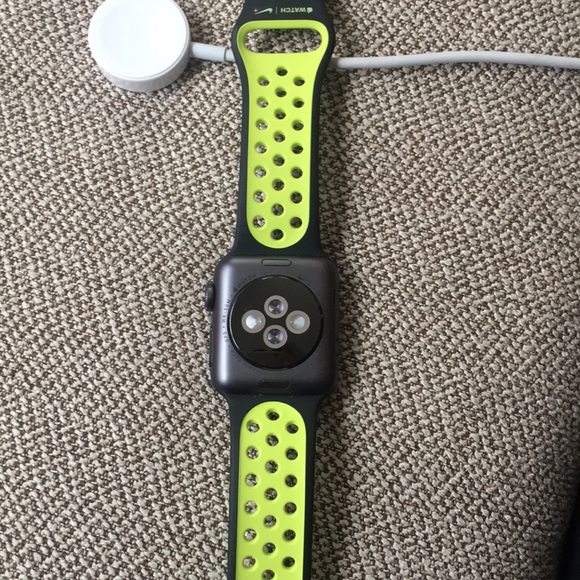 Apple Watch - Picture 2 of 2
